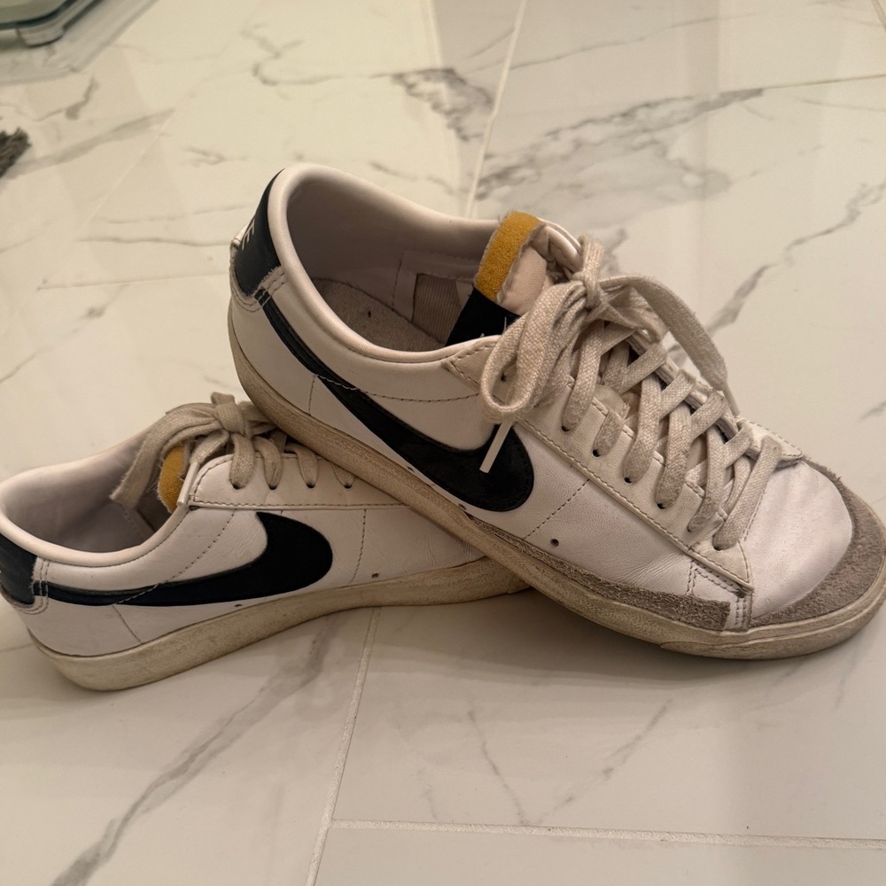 Nike Women’s Blazer low 77